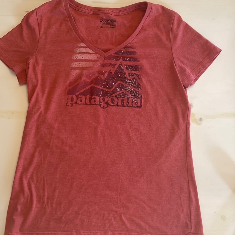 Patagonia women’s logo tee shirt